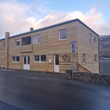 Sørvágur Guesthouse Hugo מראה חיצוני תמונה
